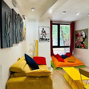  Appartamento Pop Artiste Configure En Galerie Dart A 200 M Du Centre Avec Parking Prive Et Securise Gratuit Dans Copropriete